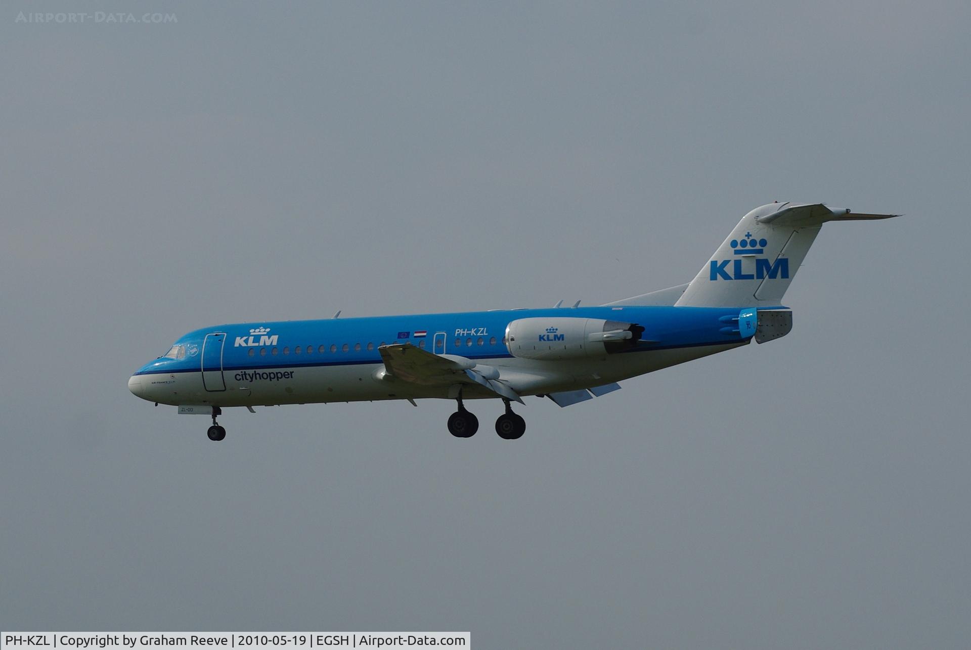 PH-KZL, 1995 Fokker 70 (F-28-0070) C/N 11536, Landing at Norwich.