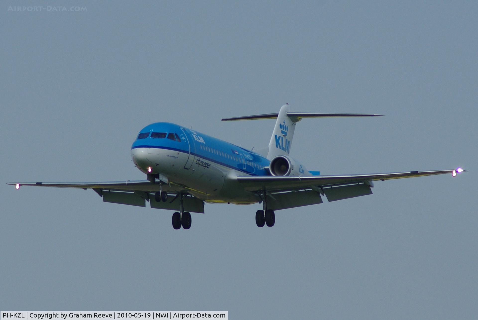 PH-KZL, 1995 Fokker 70 (F-28-0070) C/N 11536, Landing at Norwich.