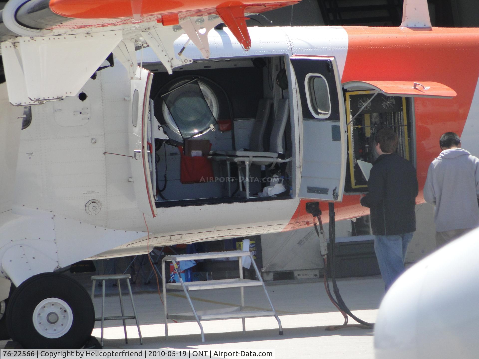 76-22566, 1976 De Havilland Canada UV-18A Twin Otter C/N 496, Checking out the aircraft and insuring things are working properly