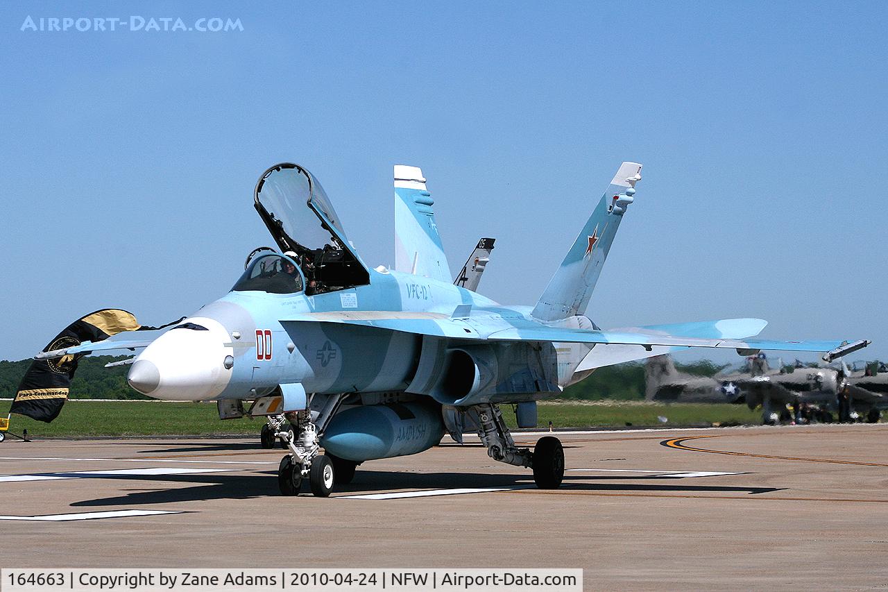 164663, 1992 McDonnell Douglas F/A-18C Hornet C/N 1090, At the 2010 NAS-JRB Fort Worth Airshow