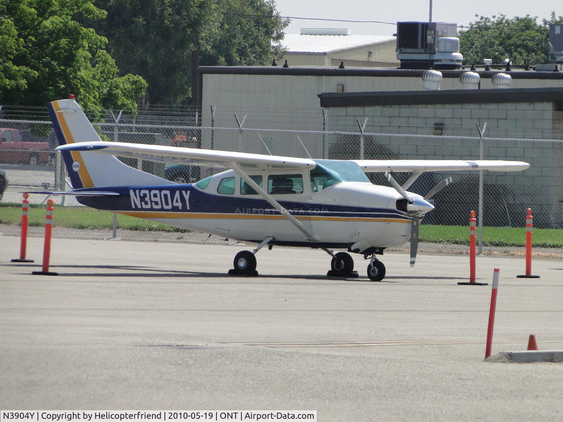N3904Y, 1964 Cessna 210D Centurion C/N 21058404, Parked at Ontario
