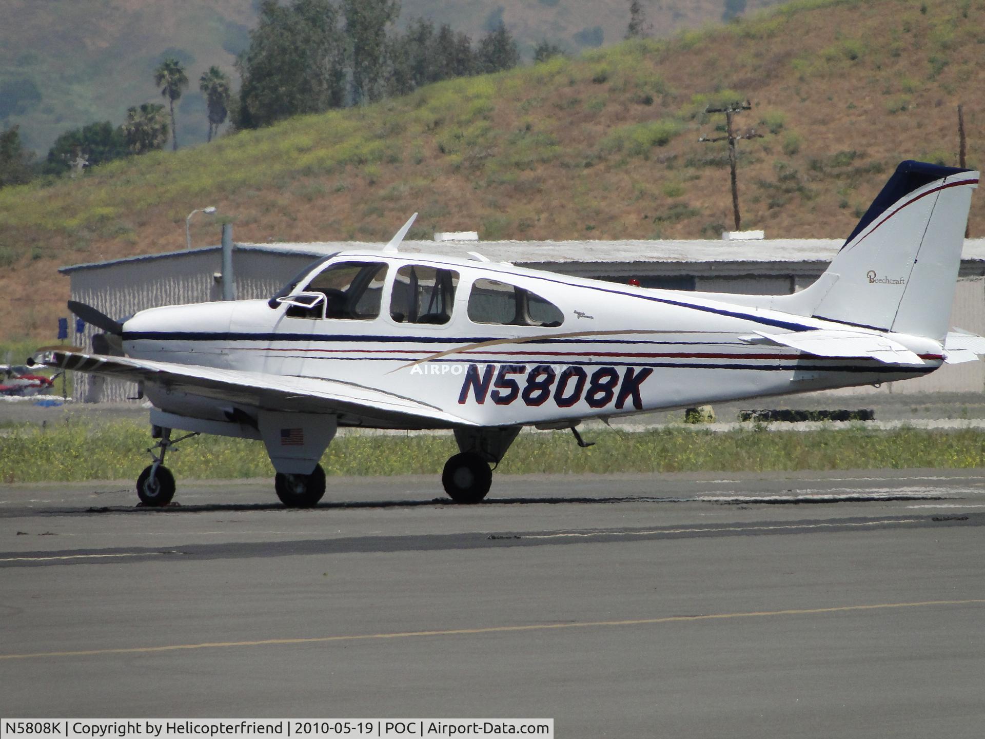 N5808K, 1965 Beech 35-C33 Debonair C/N CD-901, Parked at Brackett