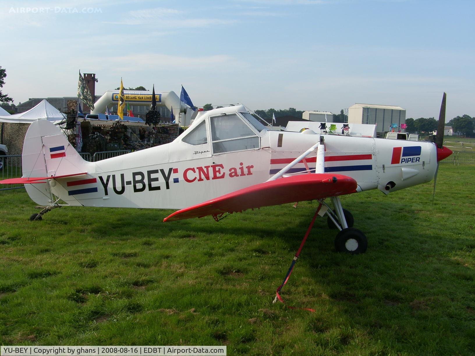 YU-BEY, Piper PA-25-235 C C/N 25-4173, At the Fly-Inn at Diest