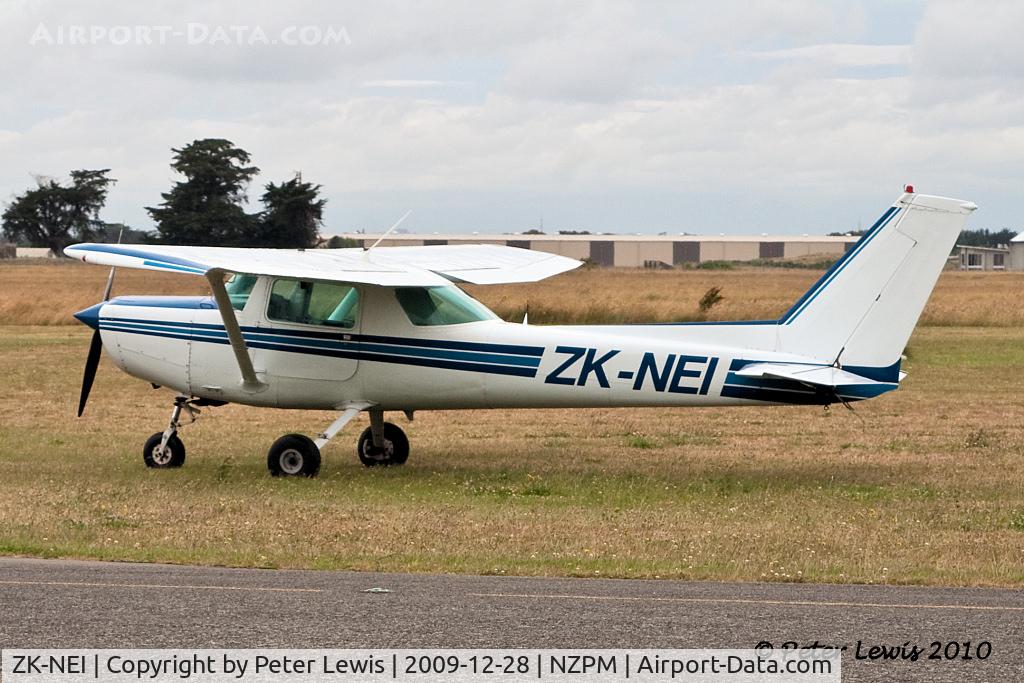ZK-NEI, 1977 Cessna 152 C/N 15280010, Manawatu Districts AC, Palmerston North