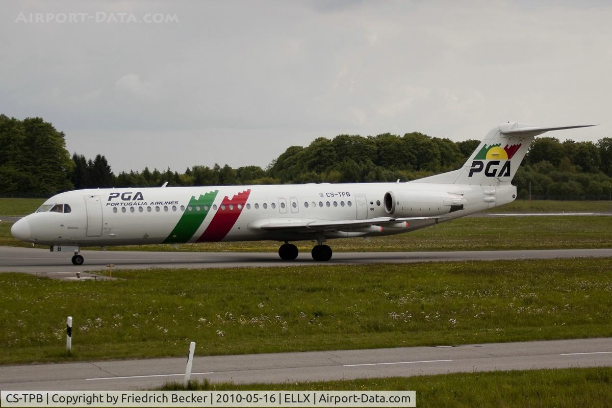 CS-TPB, 1990 Fokker 100 (F-28-0100) C/N 11262, taxying to the active
