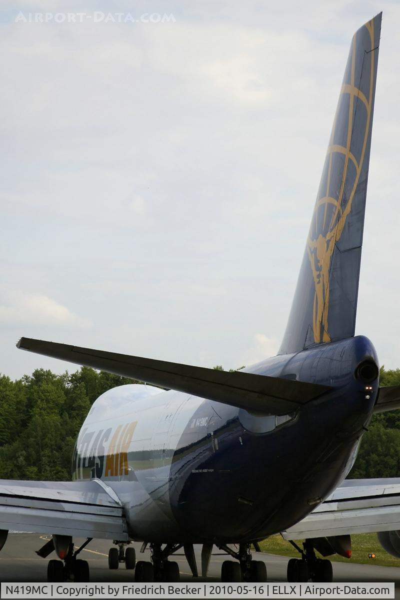 N419MC, 1996 Boeing 747-48EF C/N 28367, holding point RW24