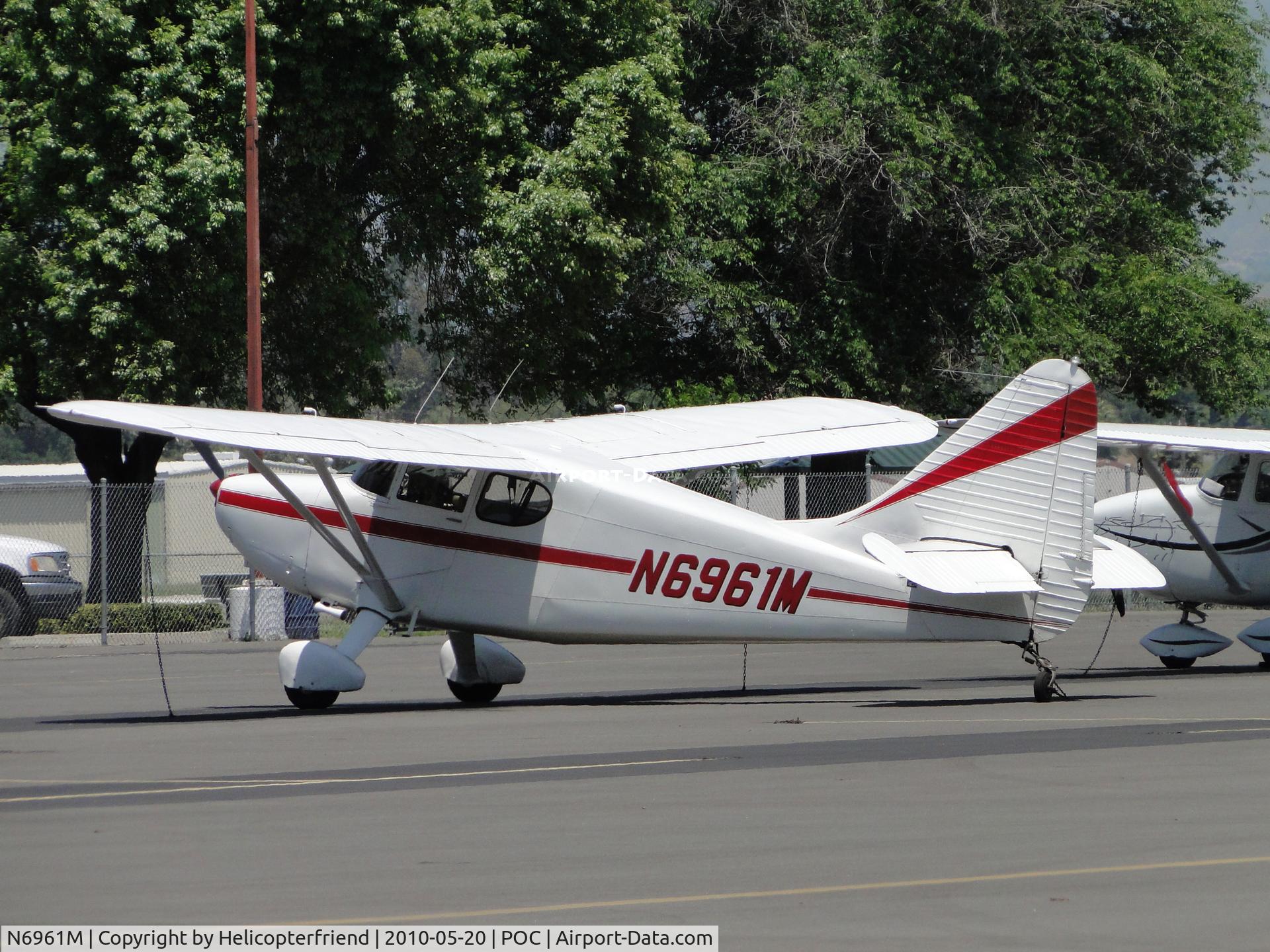 N6961M, 1949 Stinson 108-3 Voyager C/N 108-4961, Parked in transient parking