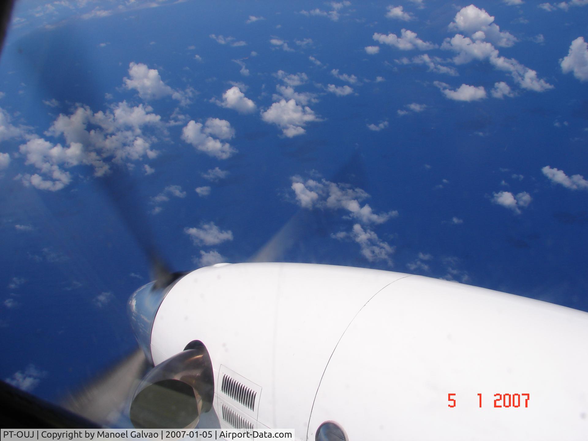 PT-OUJ, 1981 Beech F90 King Air King Air C/N LA-155, vision of copilot