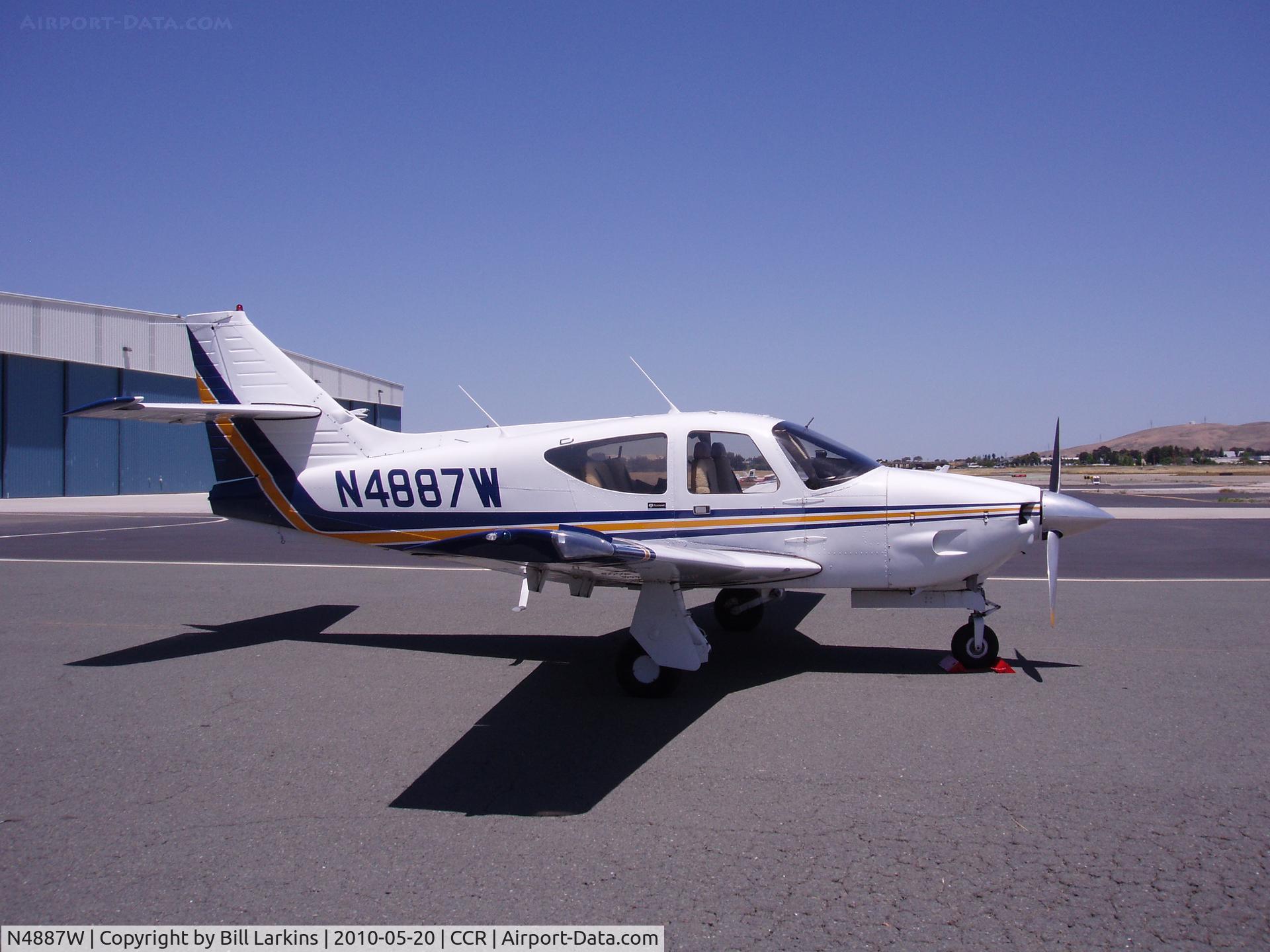 N4887W, 1977 Rockwell International 114 Commander C/N 14217, Very nice colors