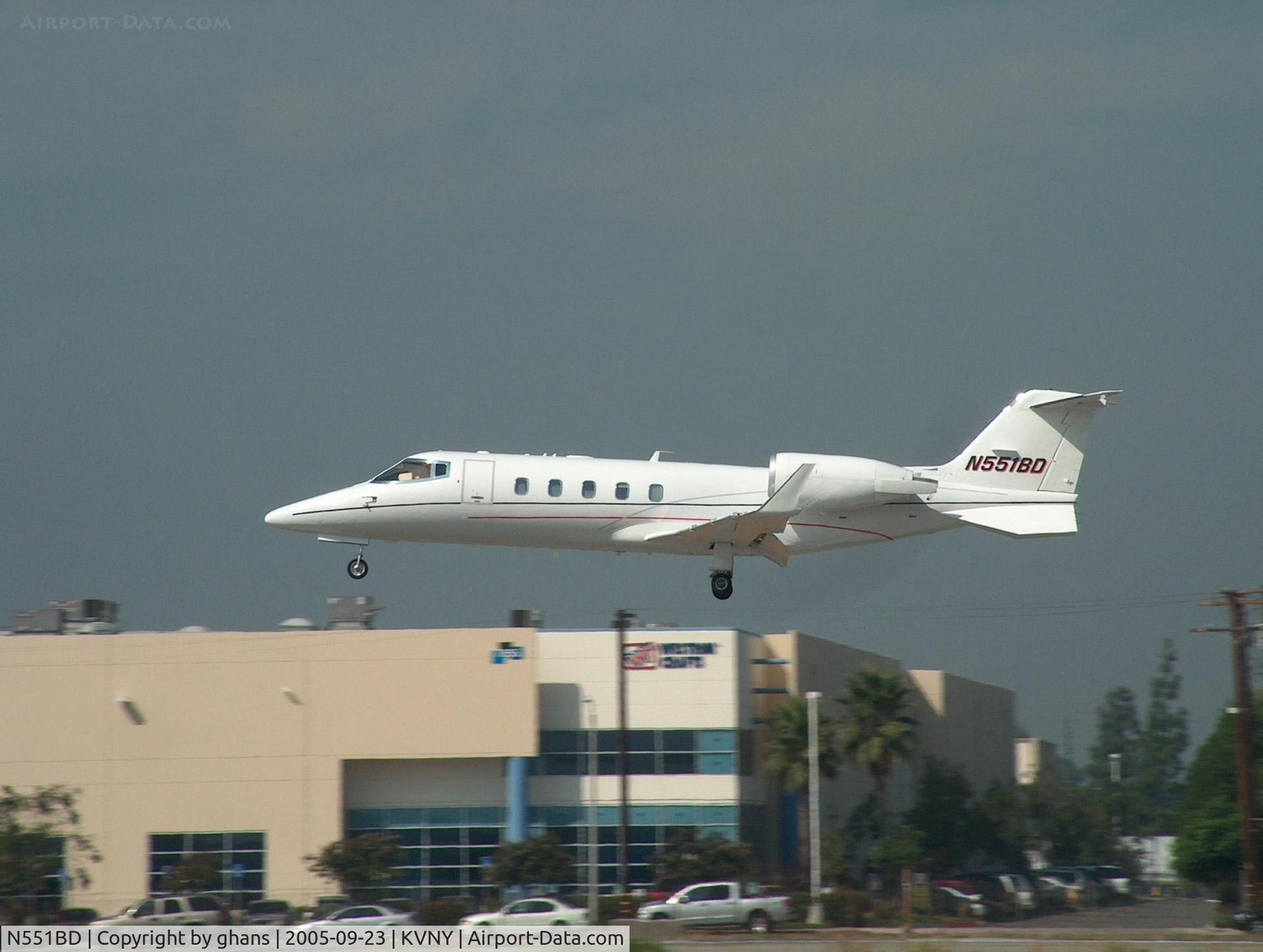 N551BD, 1995 Learjet Inc 60 C/N 062, Landing at VNY