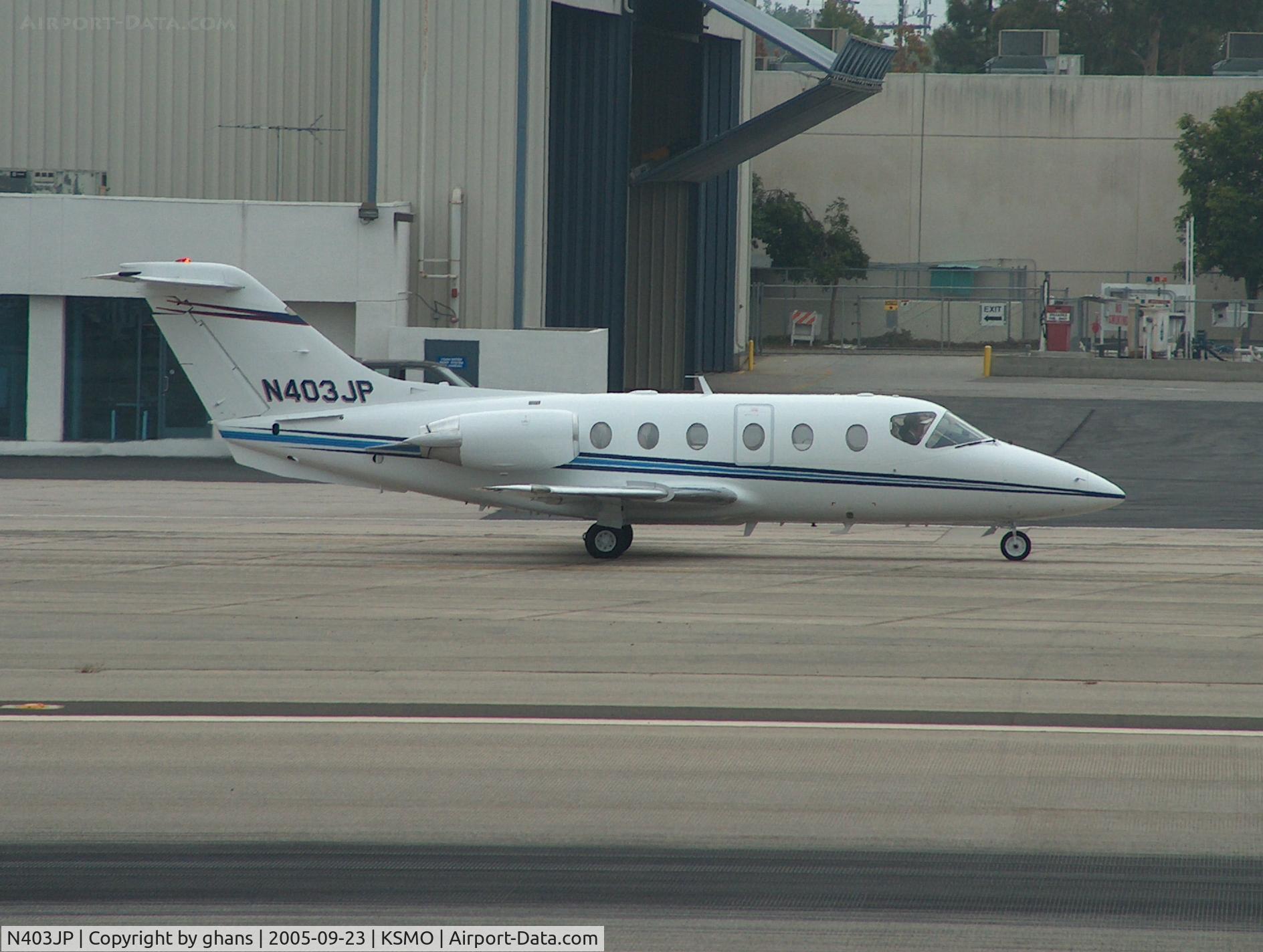 N403JP, 1985 Beech 400 Beechjet C/N RJ-7, Taxiing to the runway