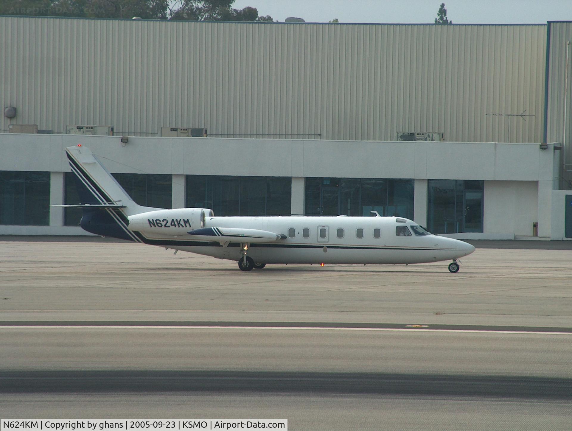 N624KM, 1978 Israel Aircraft Industries IAI-1124 Westwind C/N 227, Taxi to depart