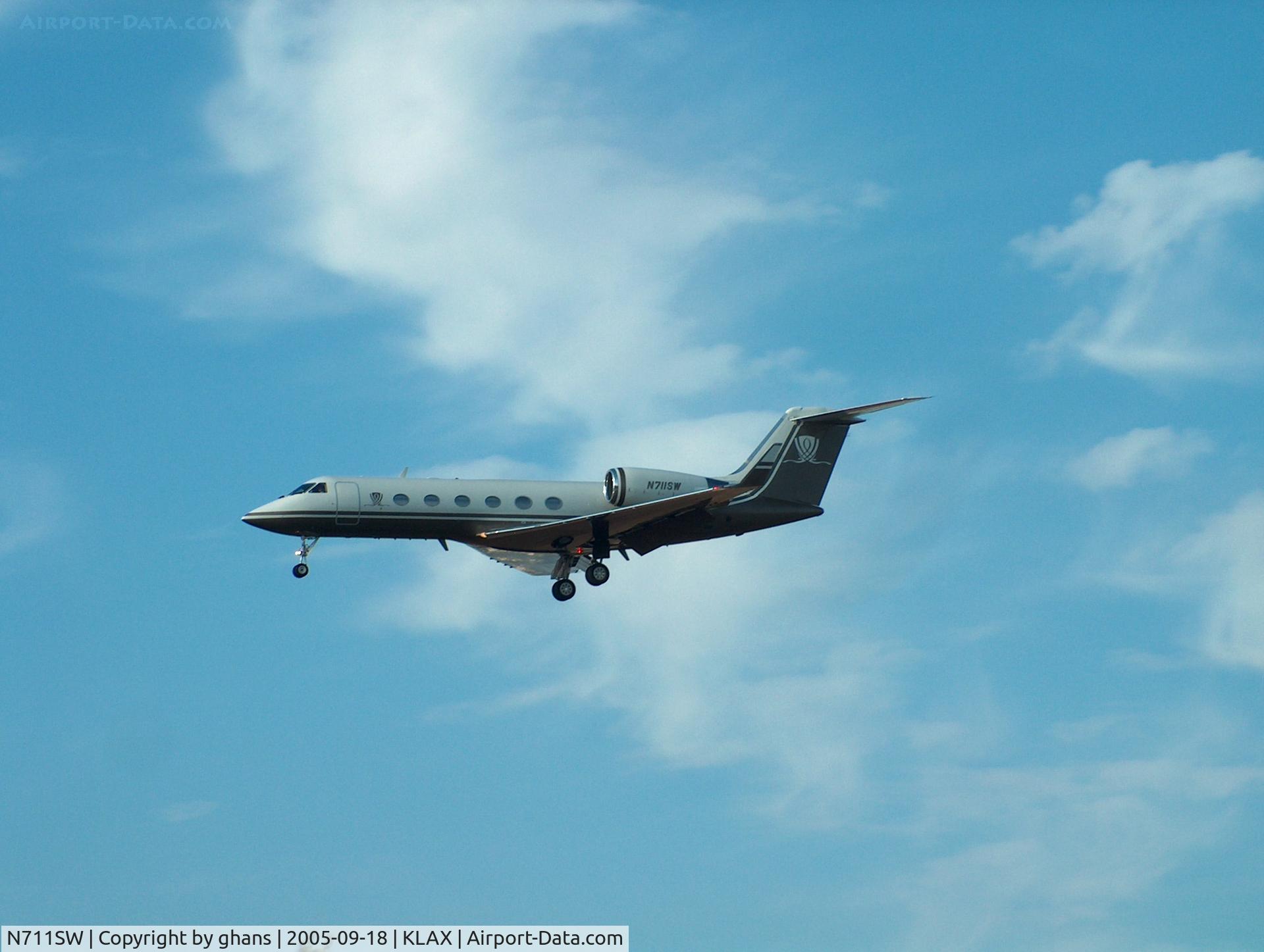 N711SW, 1981 Grumman G1159A Gulfstream III C/N 311, Landing bizzjet