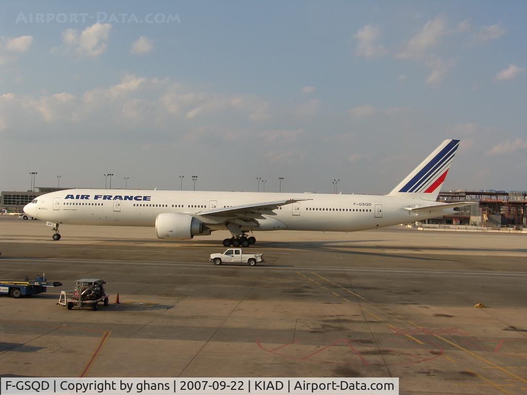 F-GSQD, 2004 Boeing 777-328/ER C/N 32726, A long Triple Air France