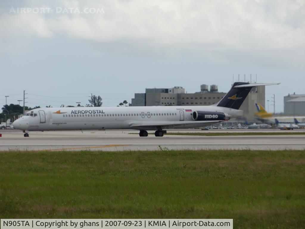 N905TA, 1990 McDonnell Douglas MD-82 (DC-9-82) C/N 49905, Holding rw8L
