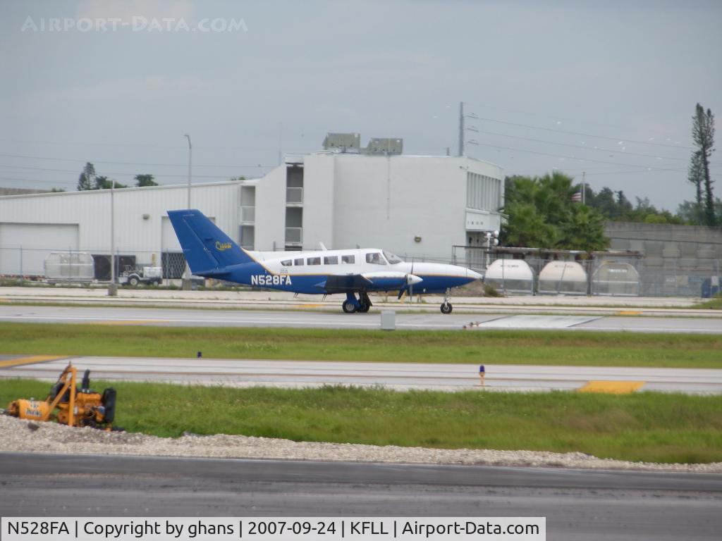 N528FA, 1984 Cessna 402C C/N 402C0803, Departing rw 9L