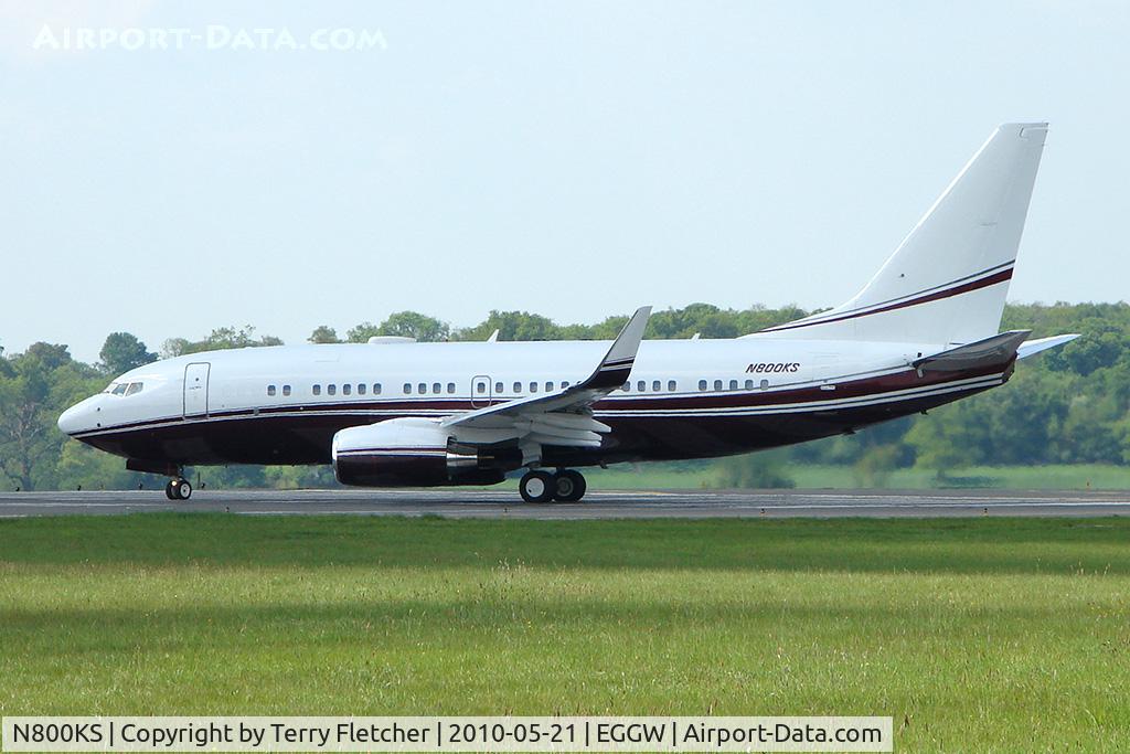 N800KS, 2000 Boeing 737-7BC C/N 30782, Boeing 737 BBJ about to depart Luton