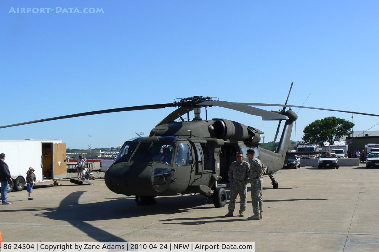 86-24504, 1986 Sikorsky UH-60A Black Hawk C/N 70.999, At the 2010 NAS JRB Fort Worth Airshow