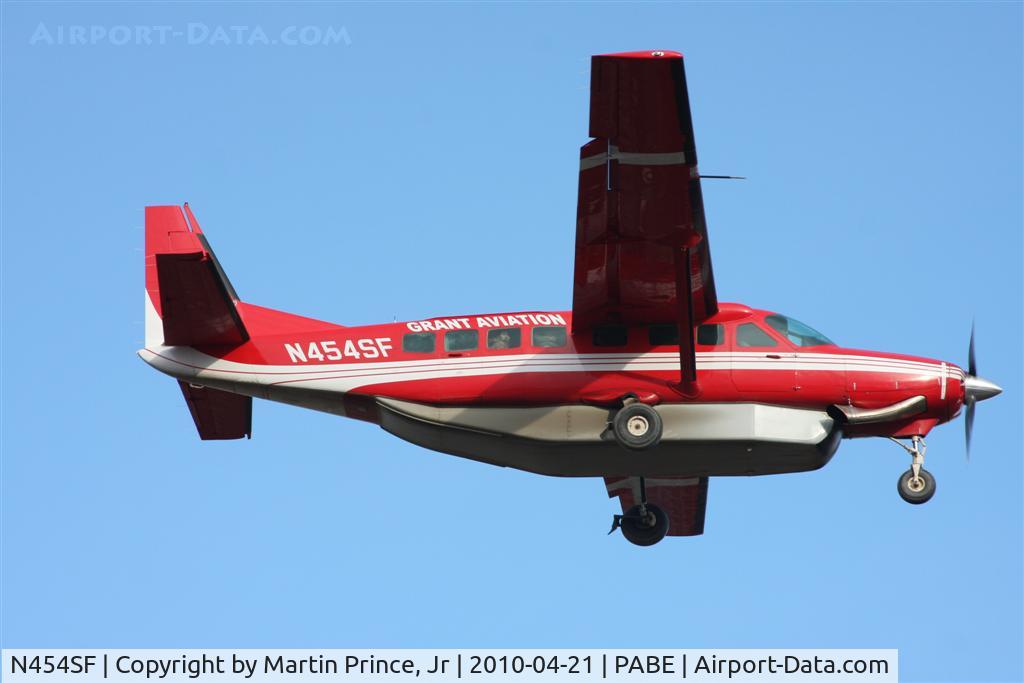 N454SF, 1999 Cessna 208B C/N 208B-0797, Grant Air Cessna 208 landing runway 18