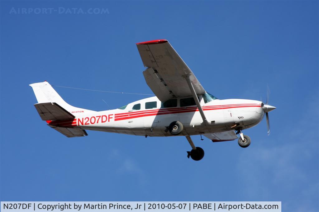 N207DF, 1981 Cessna 207A Skywagon C/N 20700728, Grant Air Cessna 207 landing runway 18