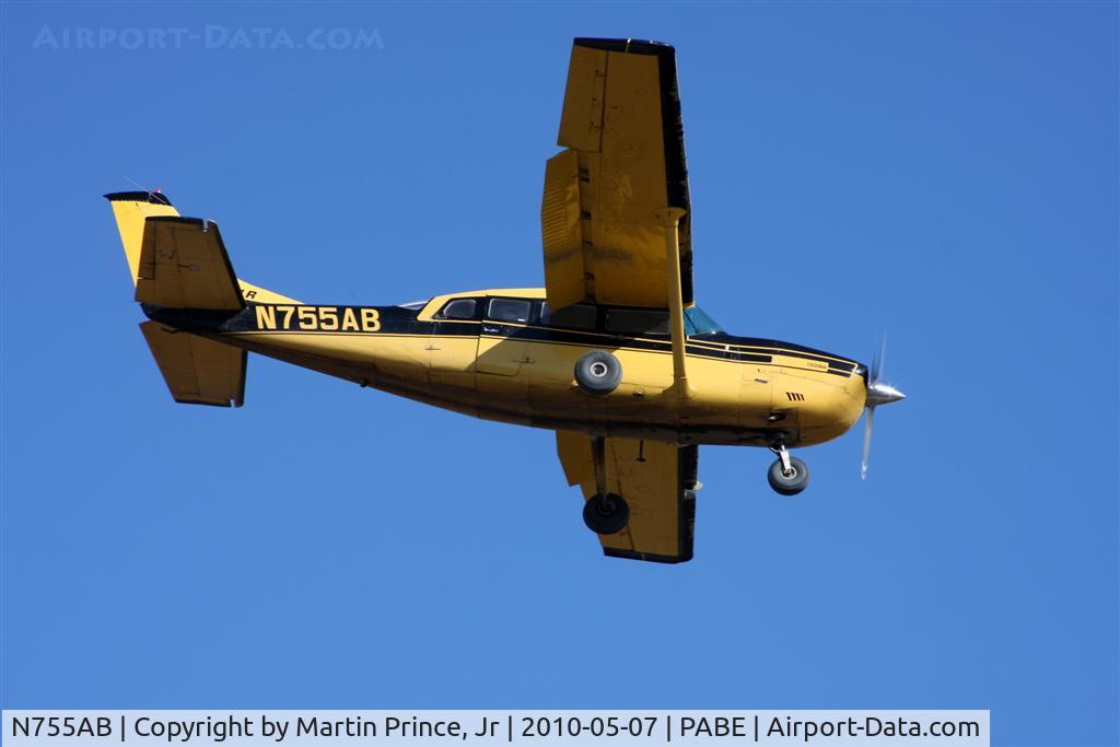 N755AB, Cessna 207A C/N 20700622, Yute Air Cessna 207 landing runway 18
