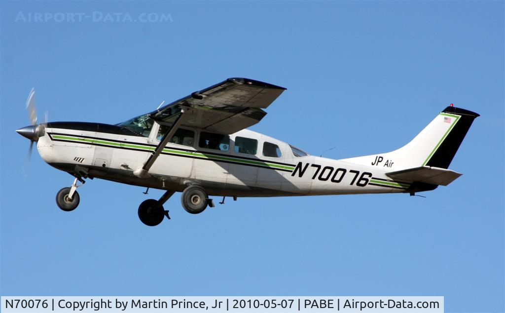 N70076, 1979 Cessna 207A C/N 20700547, JP Air departing Bethel