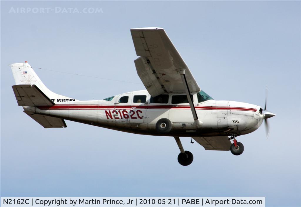 N2162C, 1980 Cessna 207 C/N 20700575, Grant Air Cessna 207 landing runway 18