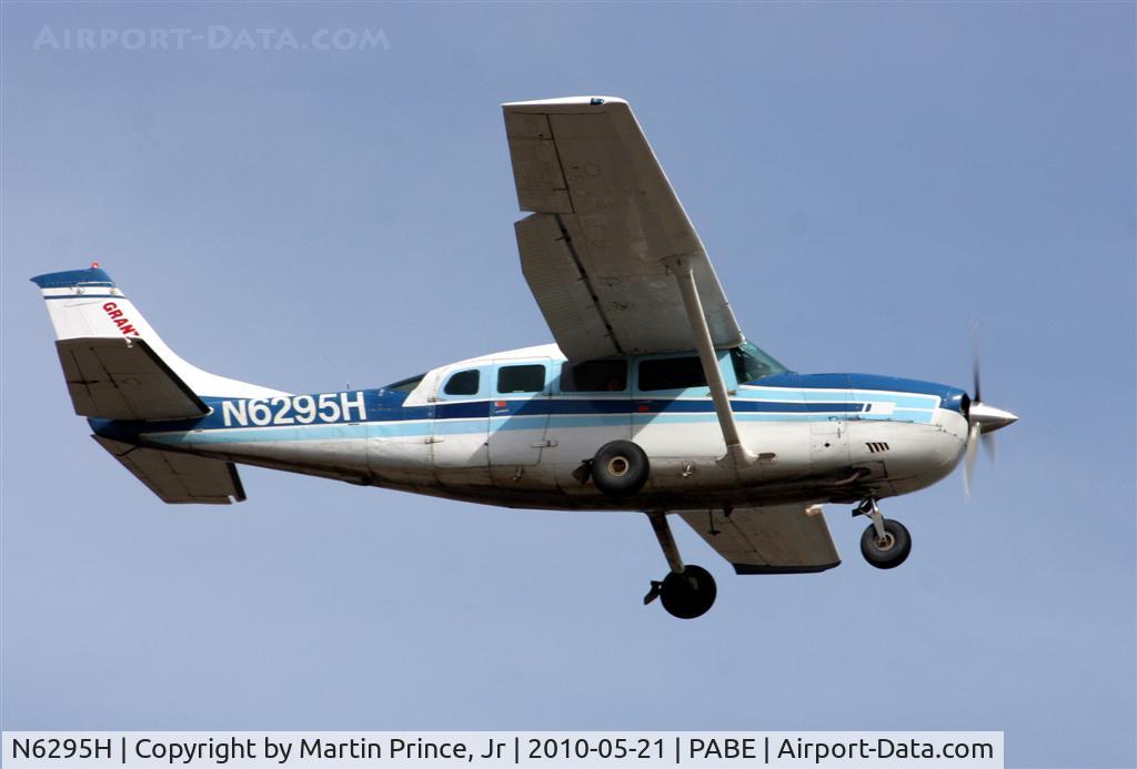 N6295H, 1978 Cessna 207A C/N 20700471, Grant Air Cessna 207 landing runway 18