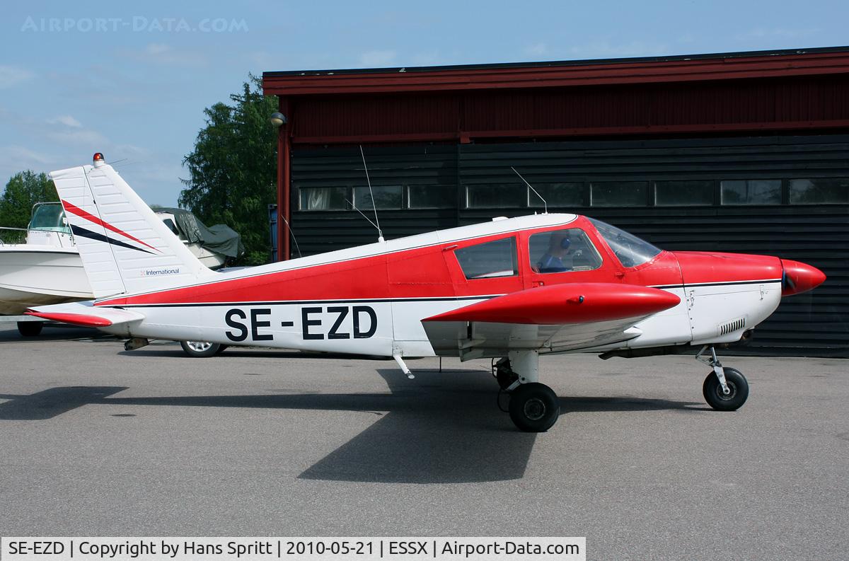 SE-EZD, 1966 Piper PA-28-180 C/N 28 3583, Norra Upplands Flygklubb (Piper PA-28 180 Cherokee C)