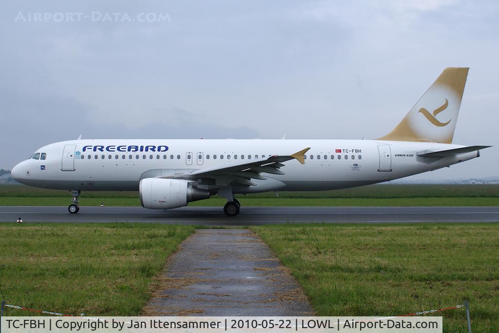 TC-FBH, 2010 Airbus A320-214 C/N 4207, First landing with the golden Tail