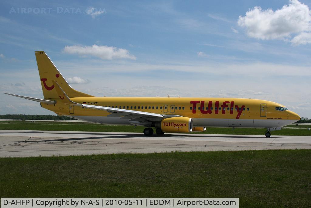 D-AHFP, 2000 Boeing 737-8K5 C/N 27988, Taking on a ramp tour