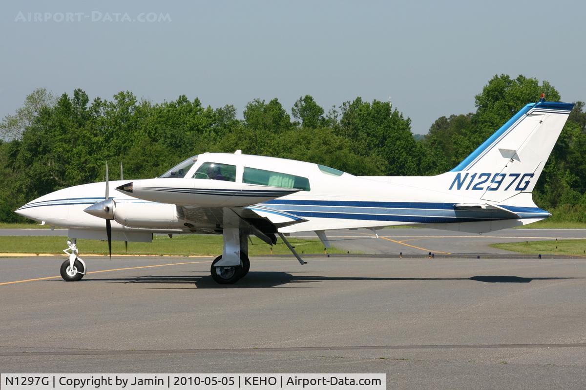 N1297G, 1974 Cessna 310R C/N 310R0003, Taxiing across the ramp looking for a spot to tie down.