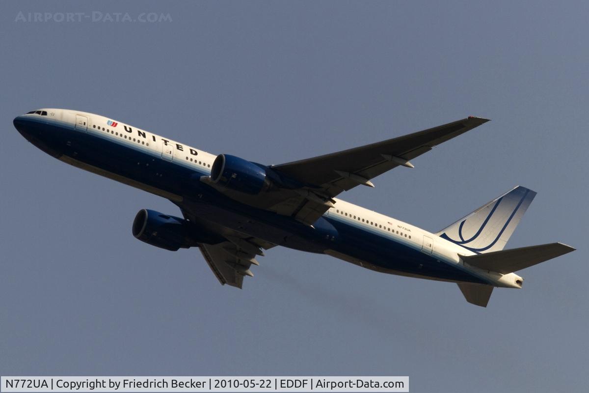 N772UA, 1995 Boeing 777-222 C/N 26930, departure via RW25R