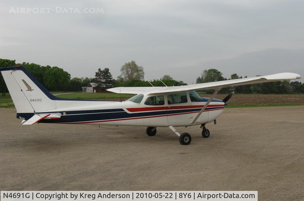N4691G, Cessna 172N C/N 17273317, On the ramp at 8Y6.