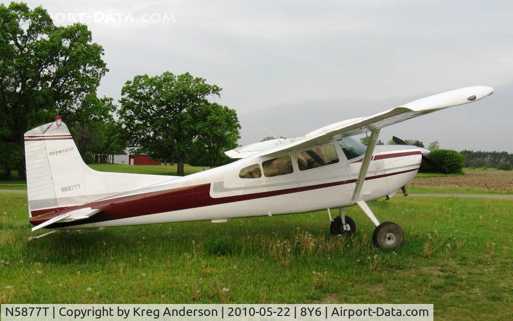 N5877T, 1964 Cessna 185D Skywagon C/N 185-0777, On the ramp at 8Y6.