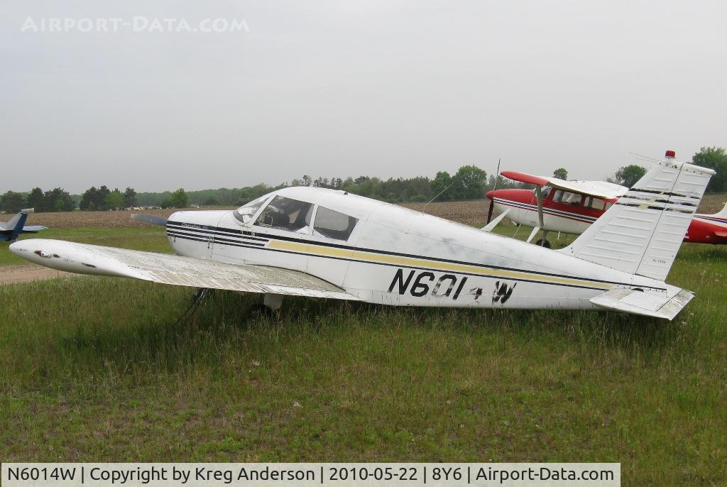 N6014W, 1964 Piper PA-28-140 C/N 28-20014, Tied down at 8Y6.