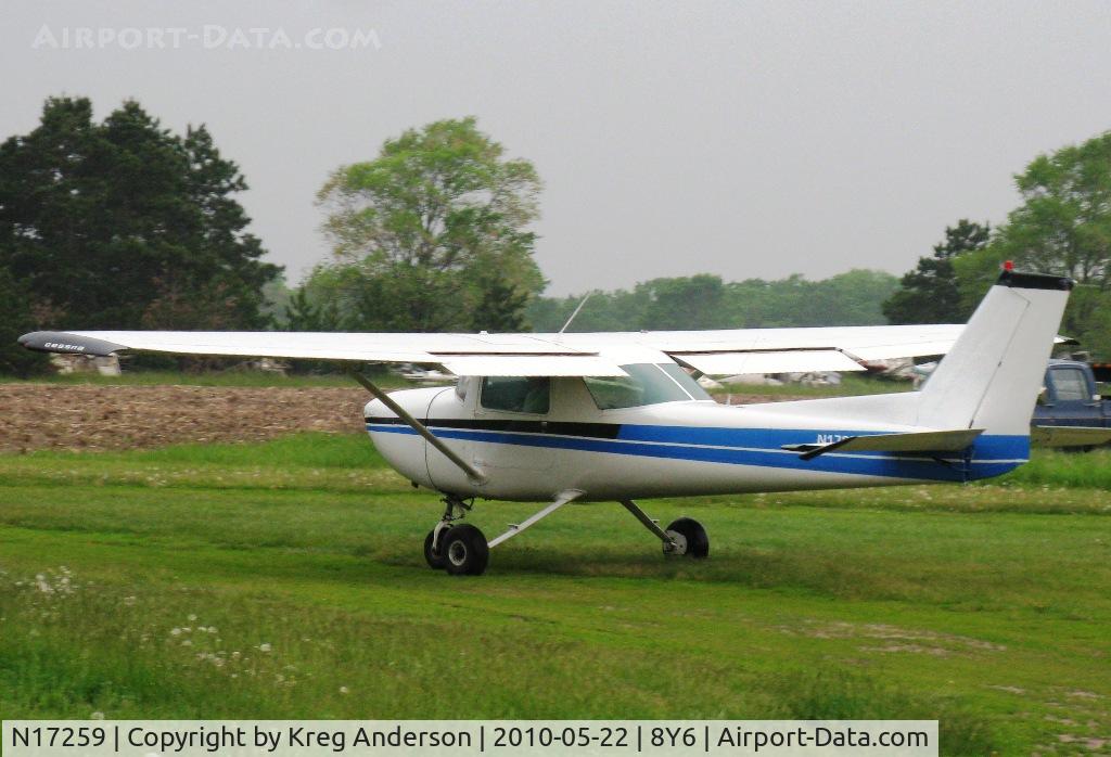 N17259, 1972 Cessna 150L C/N 15073695, Taxiing the active runway.