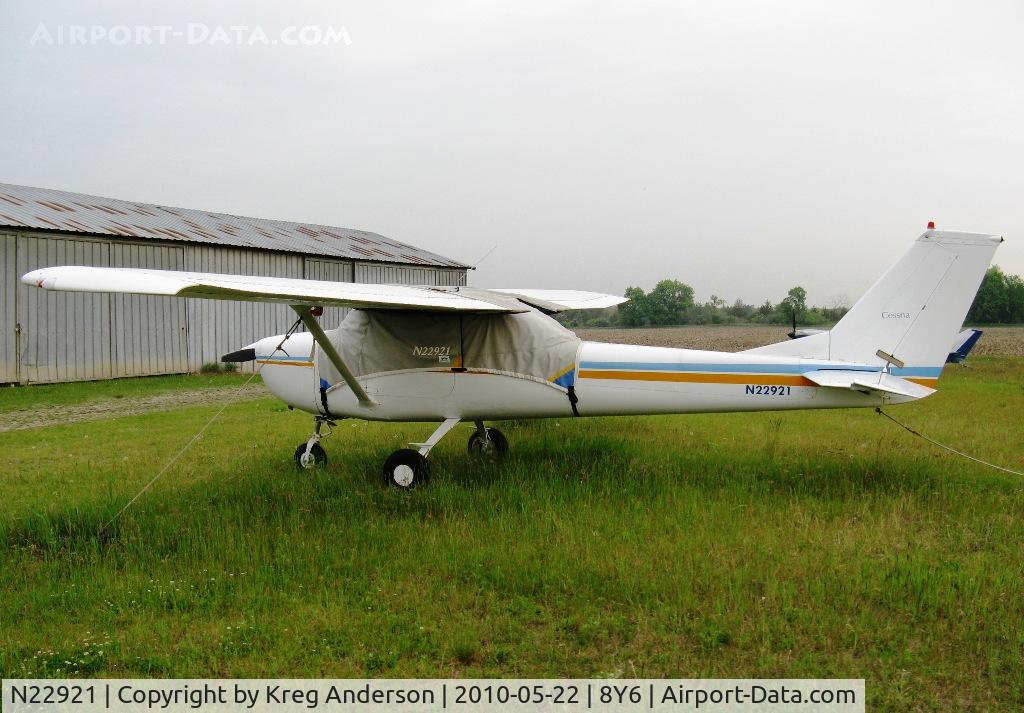 N22921, 1968 Cessna 150H C/N 15068616, Tied down at 8Y6.
