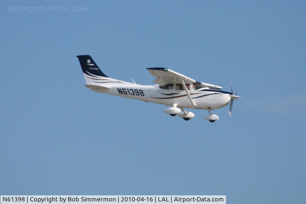 N61398, 2008 Cessna 182T Skylane C/N 18282066, Arriving at Lakeland, FL during Sun N Fun 2010.