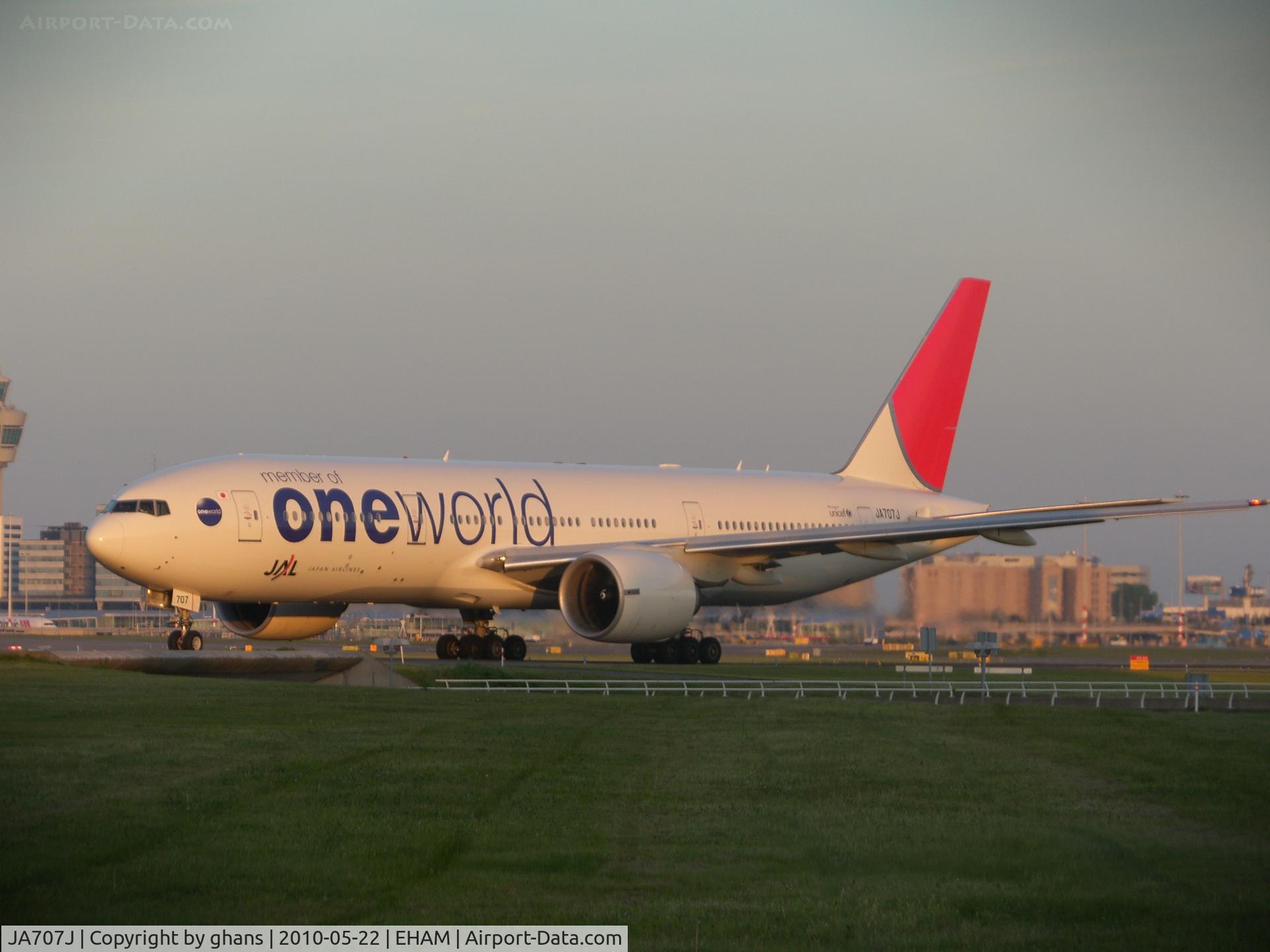 JA707J, 2004 Boeing 777-246/ER C/N 32894, One World cls
