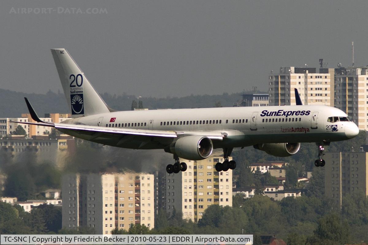 TC-SNC, 1994 Boeing 757-2Q8 C/N 26273, on final RW09