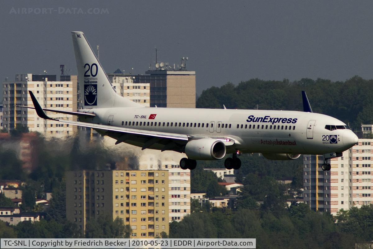 TC-SNL, 2005 Boeing 737-86N C/N 34251, on final RW09