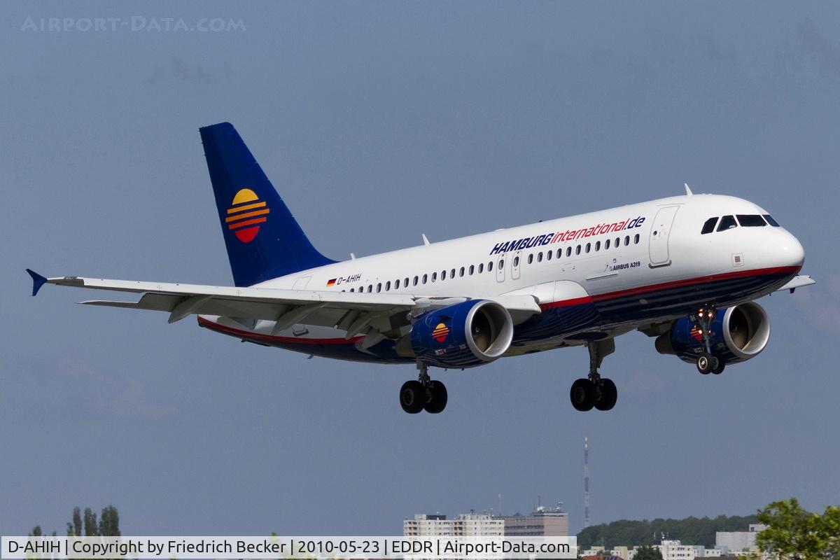 D-AHIH, 2008 Airbus A319-111 C/N 3364, short final RW09