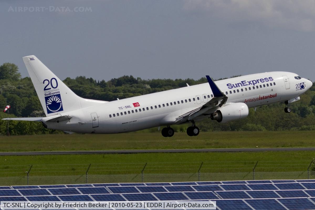 TC-SNL, 2005 Boeing 737-86N C/N 34251, departing via RW09