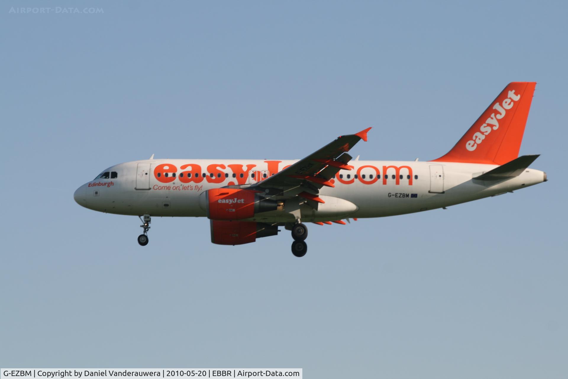 G-EZBM, 2007 Airbus A319-111 C/N 3059, Arrival of flight EZY4701 to RWY 25L
