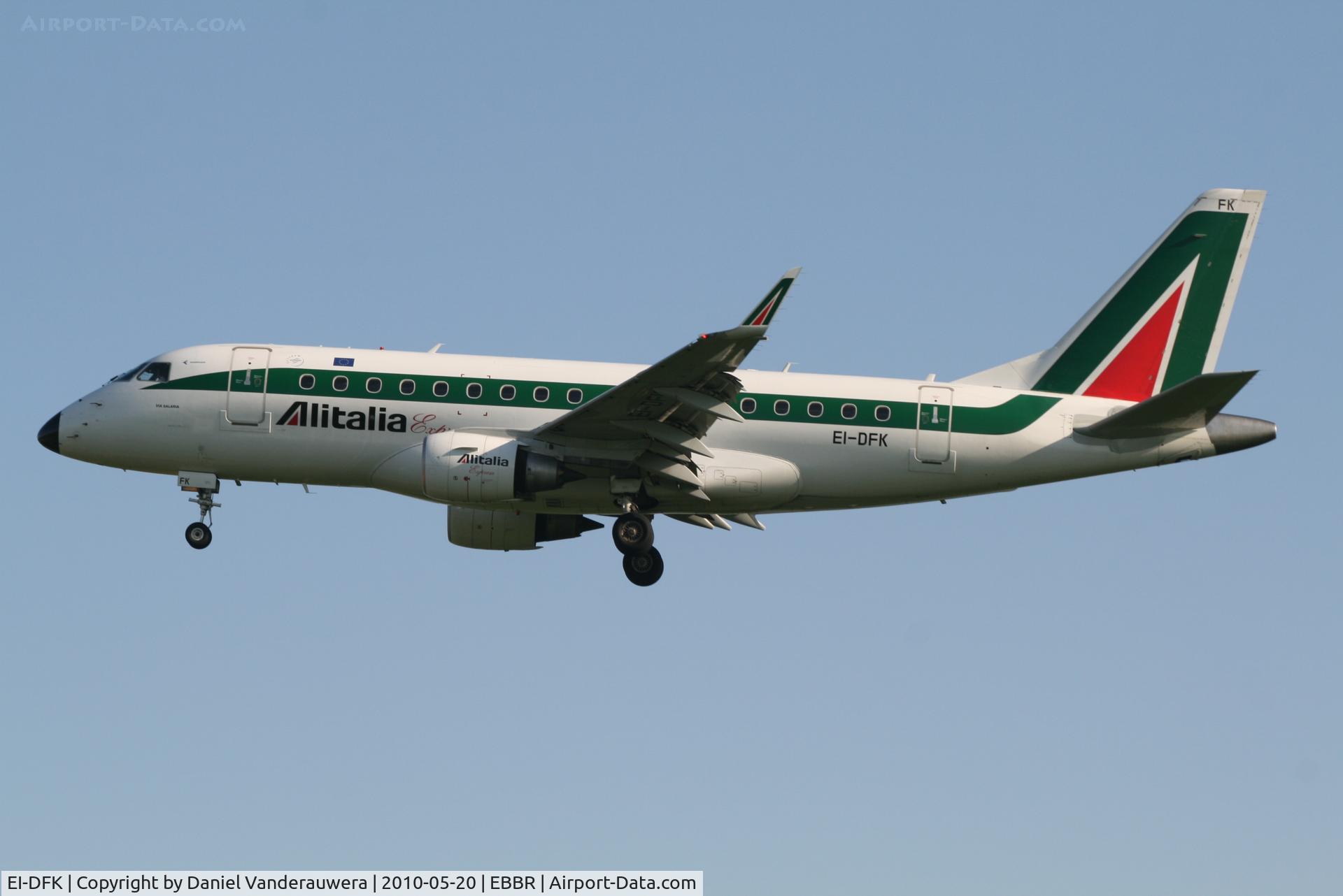 EI-DFK, 2004 Embraer 170LR (ERJ-170-100LR) C/N 17000033, Arrival of flight AZ148 to RWY 25L