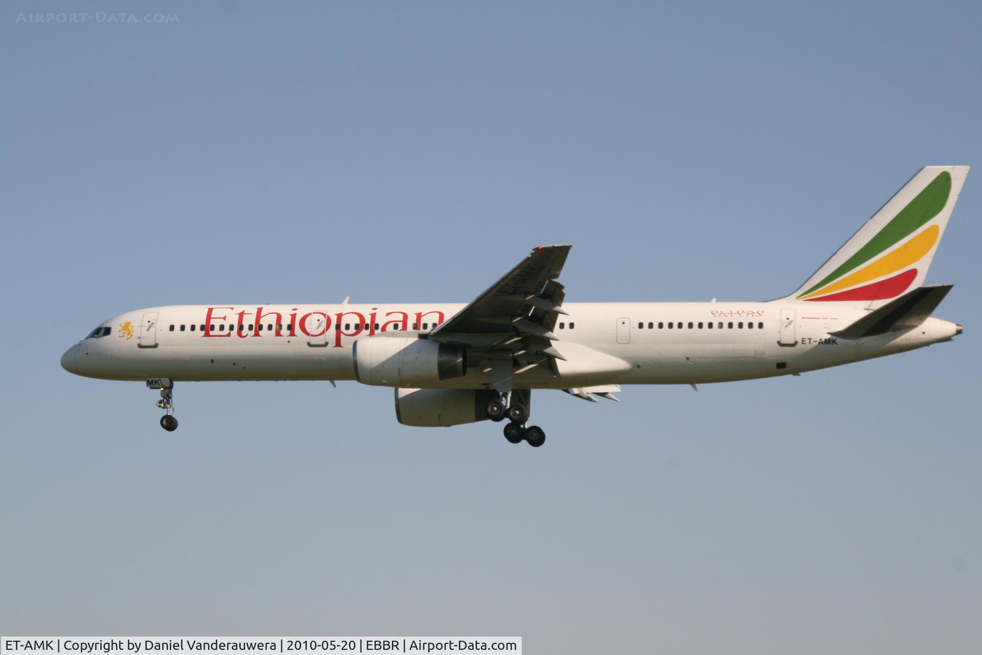 ET-AMK, 2001 Boeing 757-28A C/N 32449, Arrival of flight ET704 to RWY 25L