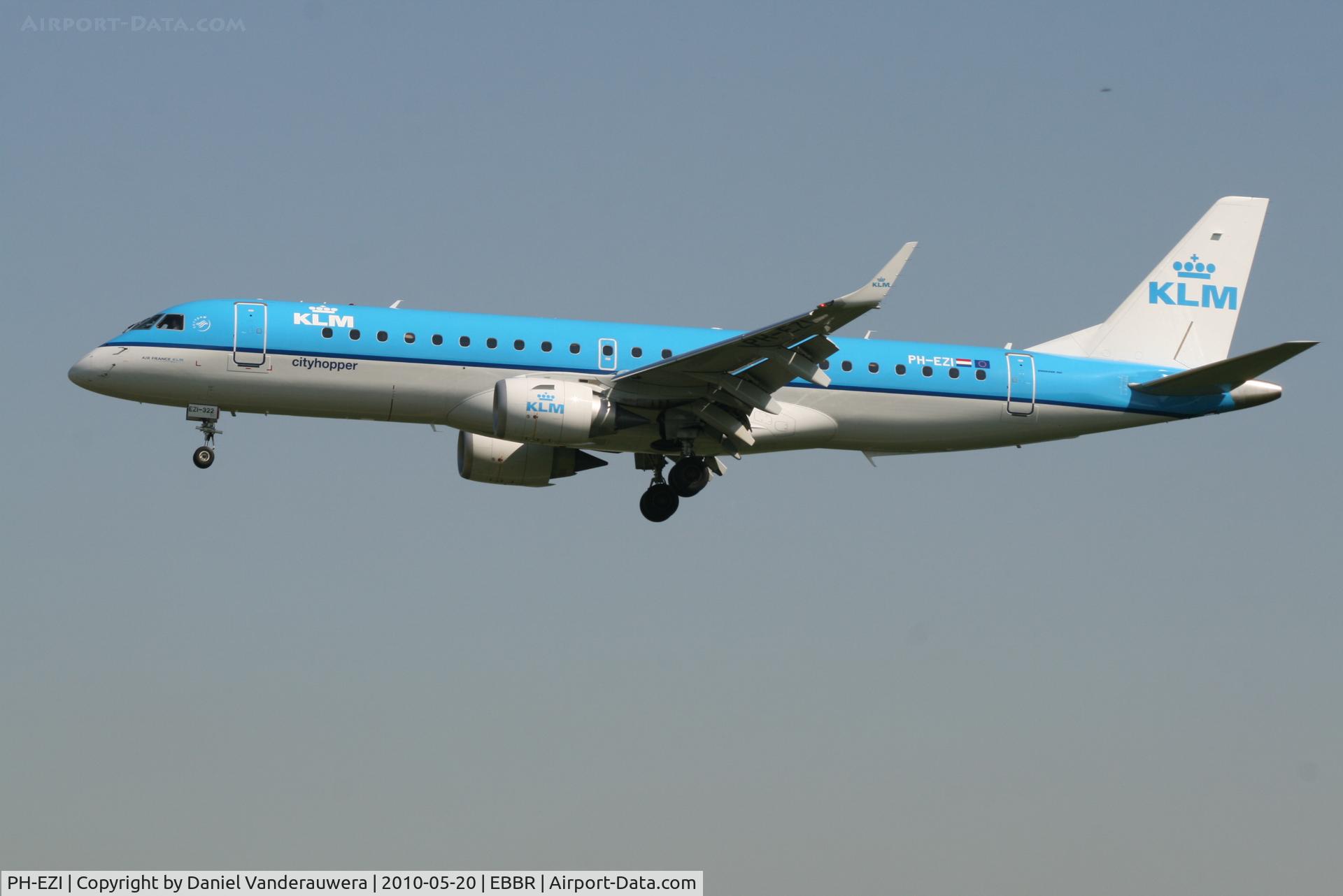 PH-EZI, 2009 Embraer 190LR (ERJ-190-100LR) C/N 19000322, Flight KL1723 is descending to RWY 25L