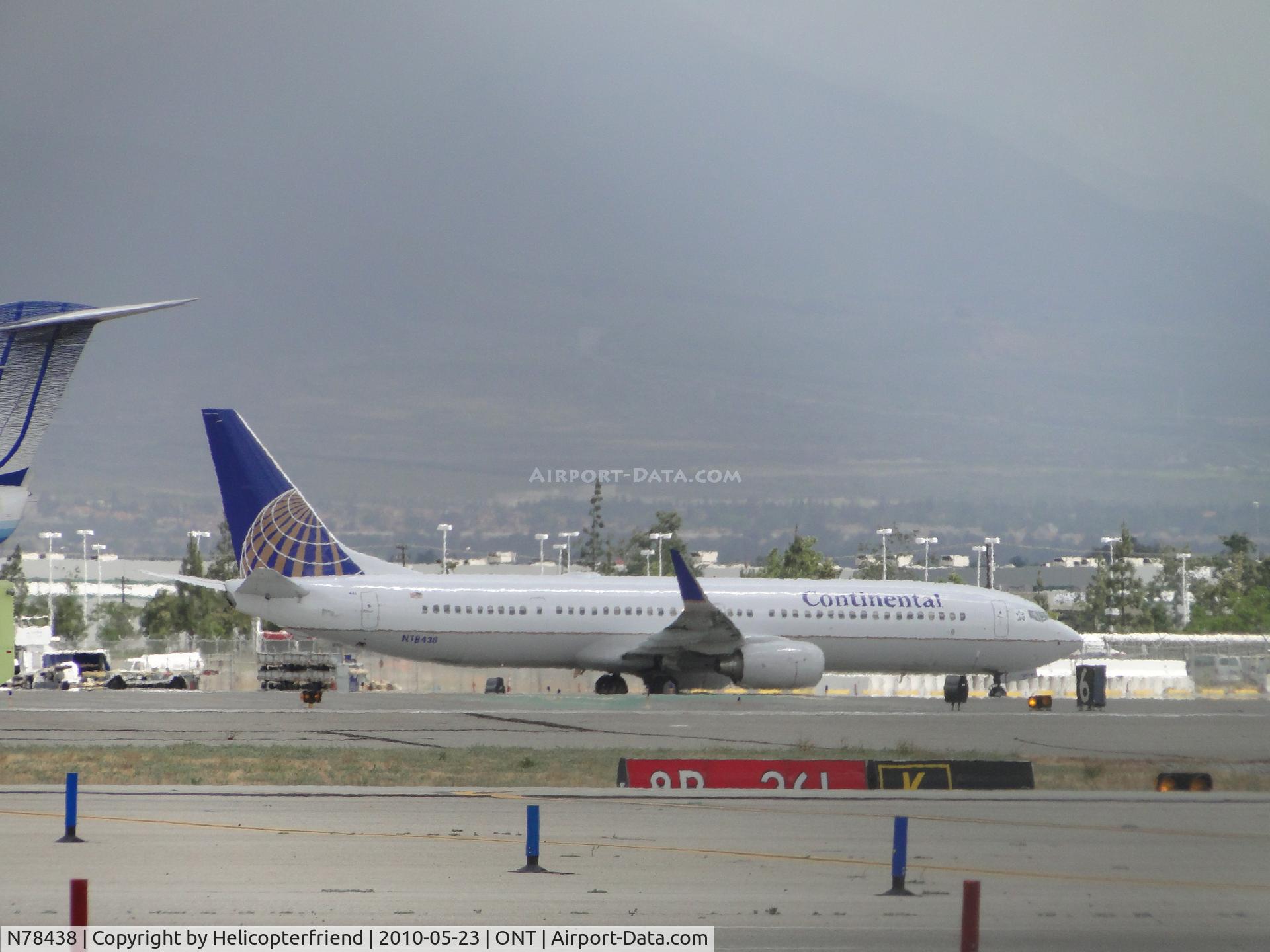 N78438, 2009 Boeing 737-924/ER C/N 33533, Taxiing back to terminal after landing runway 26R