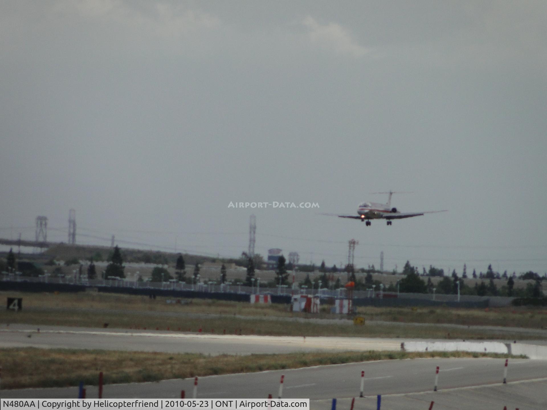 N480AA, 1988 McDonnell Douglas MD-82 (DC-9-82) C/N 49655, Landing on runway 26R